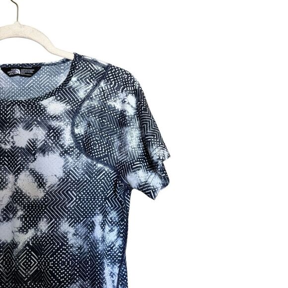The North Face Seamless Top Womens Medium Multicolor Print Short Sleeve Blouse - Picture 3 of 8